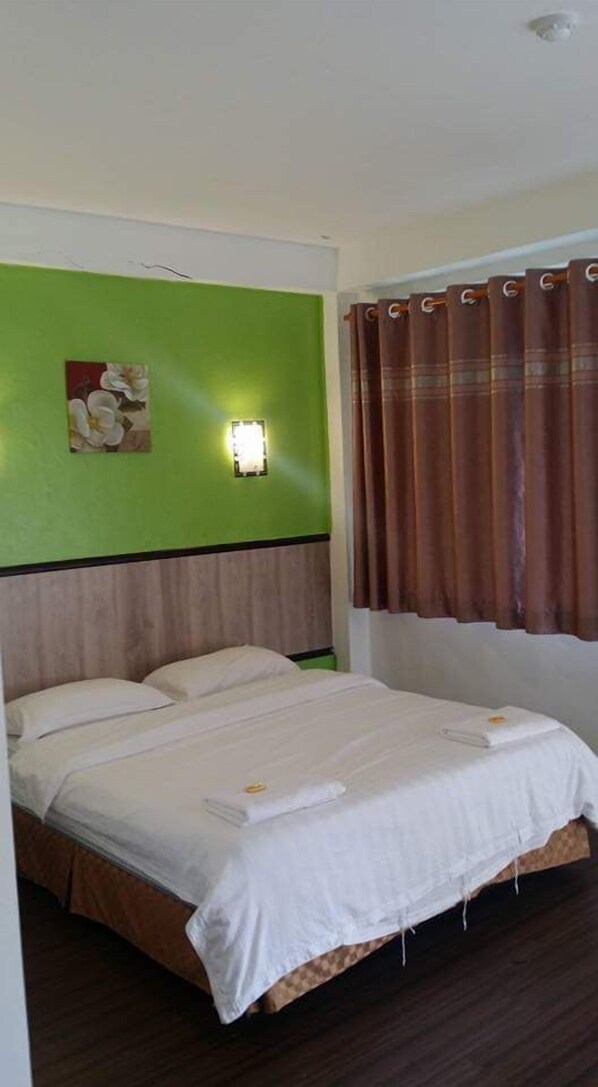 Standard Room, 1 Queen Bed | Free WiFi - The Garden Inn (Miri)