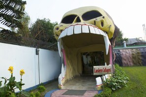 Déjeuner et dîner servis sur place, spécialités Cuisine internationale