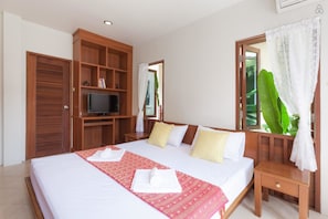 Villa, 2 chambres | Coffres-forts dans les chambres, bureau, fer et planche Ă repasser