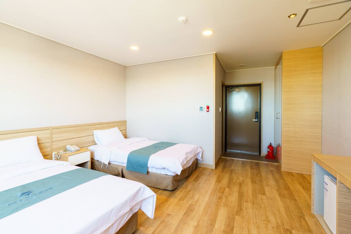 Tomannsrom – deluxe, delvis havutsikt (2 paxs rate only) | Safe på rommet, blendingsgardiner og wi-fi (inkludert)