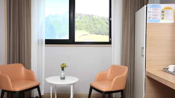 Deluxe Double Room, Mountain and Ocean View (Ilchulbong View, 2 paxs rate only, Maximum 2 paxs) | 客房設施服務