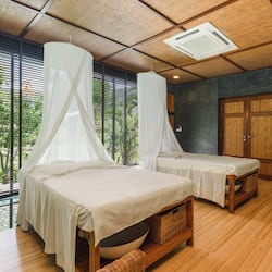 Couples treatment room(s), hot tub, steam room, body treatments