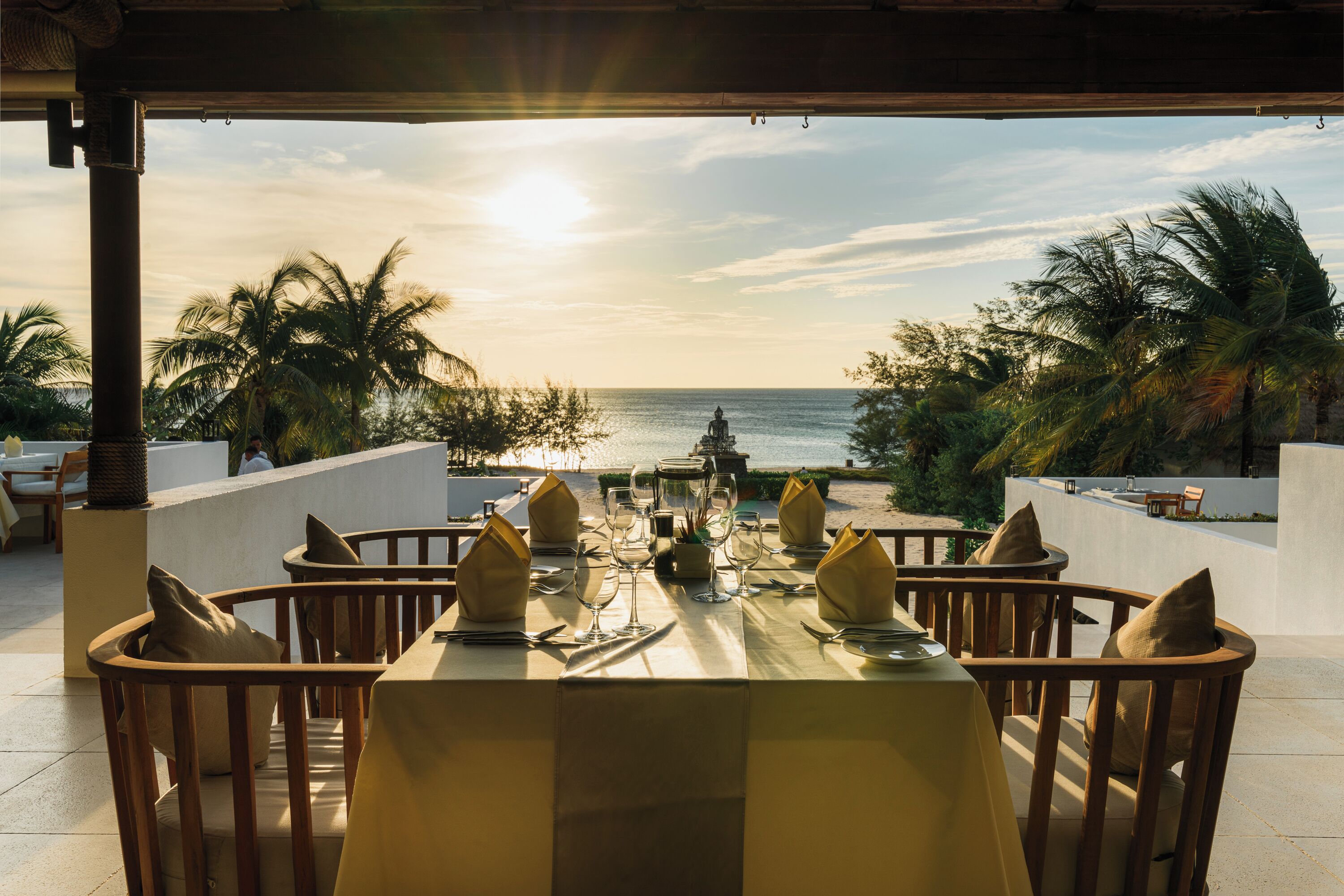 2 restaurants, breakfast, lunch served; local and international cuisine