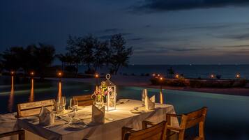 2 restaurantes, se sirve desayuno, cocina local e internacional