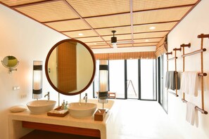 2 Bedrooms Oceanview Pool Villa | Bathroom | Shower, rainfall showerhead, free toiletries, hair dryer - The Royal Sands Koh Rong (Koh Rong)