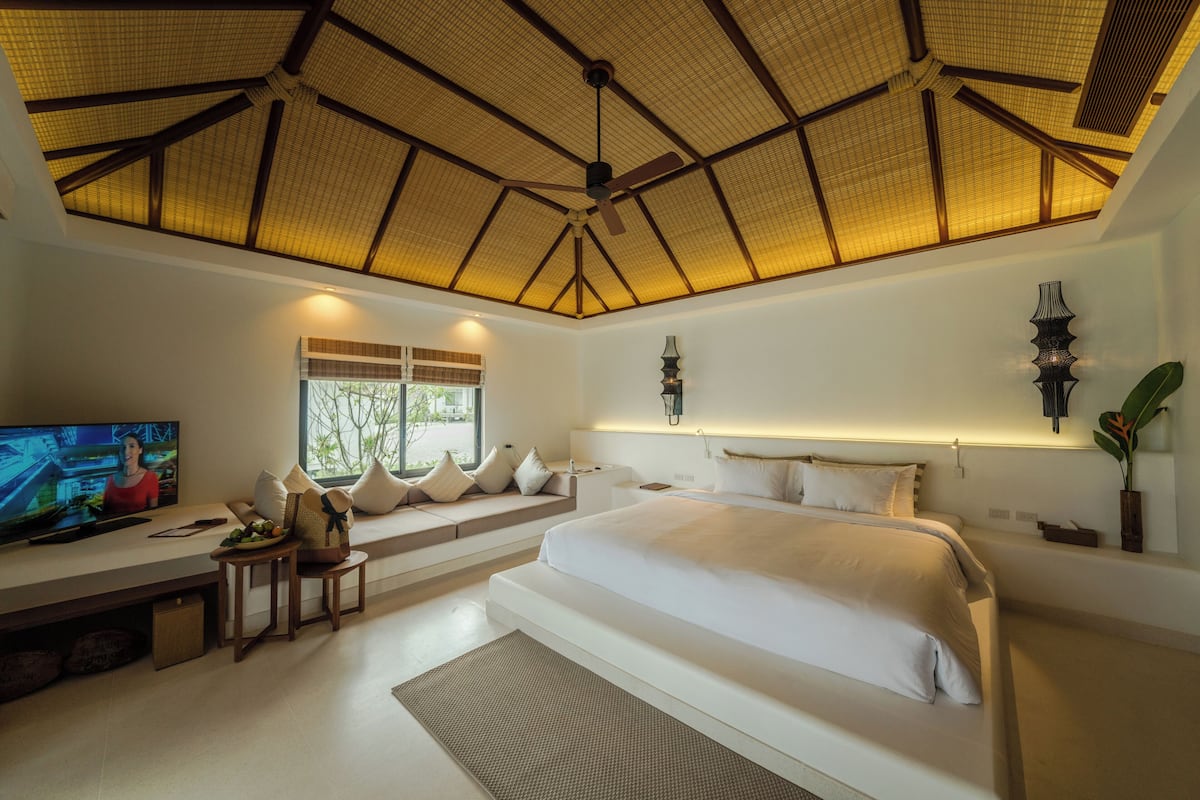 Superior Villa | Minibar, in-room safe, individually decorated, individually furnished