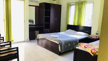 Deluxe Triple Room | Free WiFi, bed sheets