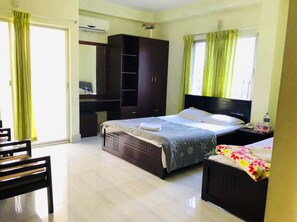 Deluxe Triple Room | Free WiFi, bed sheets