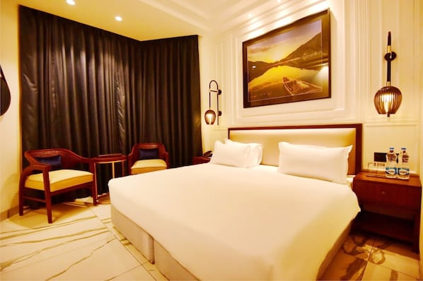 Suite, 1 King Bed with Sofa bed
