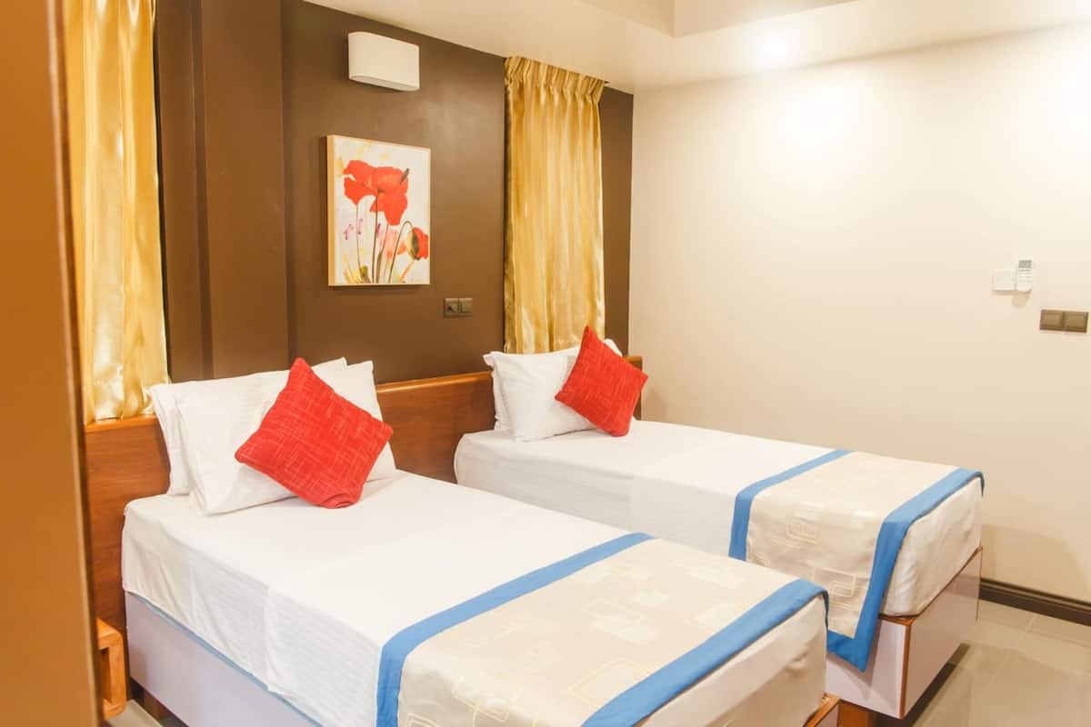 Deluxe Twin kamer, 2 eenpersoonsbedden | Luxe beddengoed, een kluis op de kamer, een strijkplank/strijkijzer