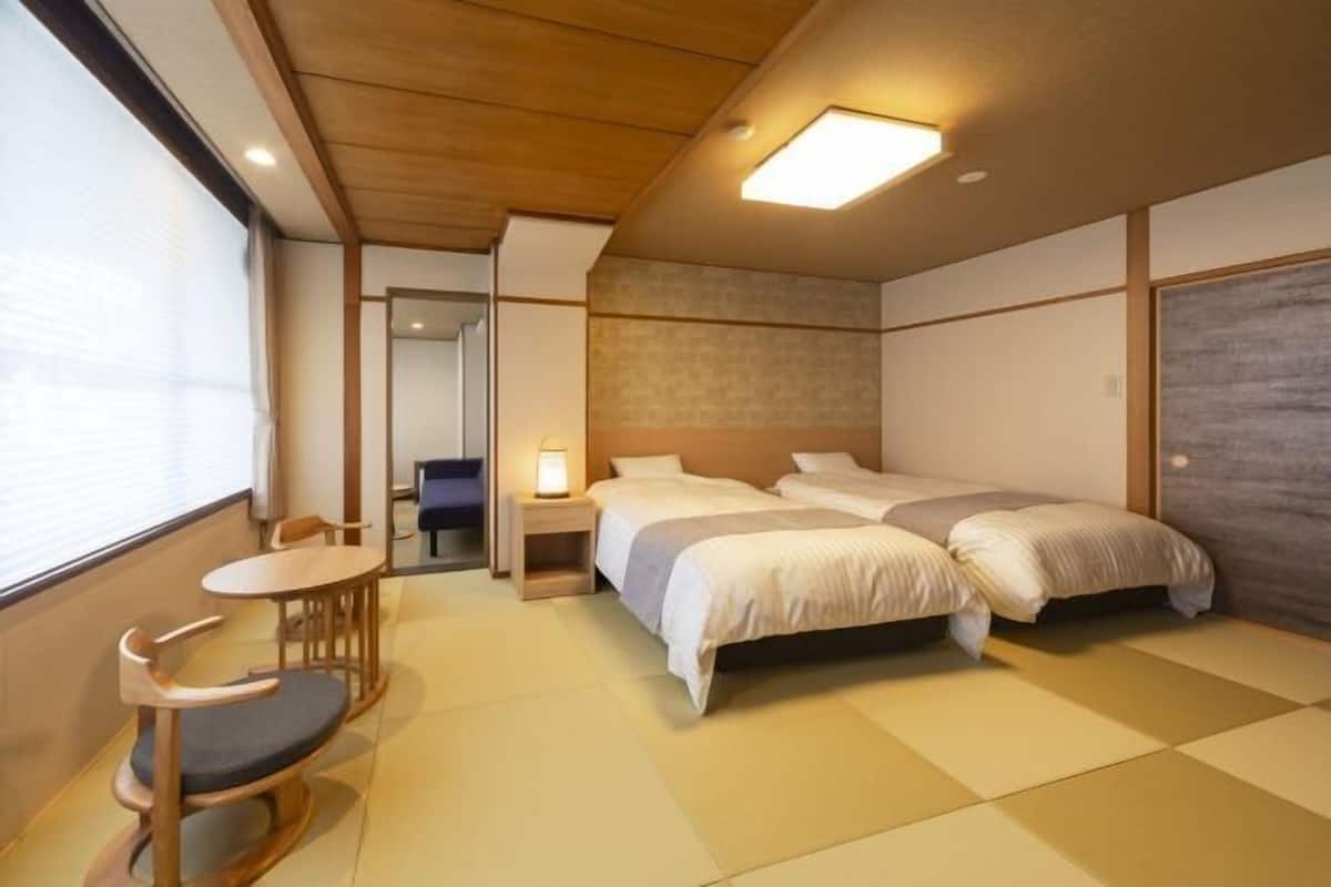 In-room safe, desk, free WiFi