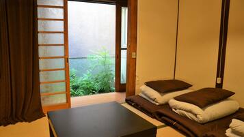 Tabla de planchar con plancha, wifi gratis, ropa de cama