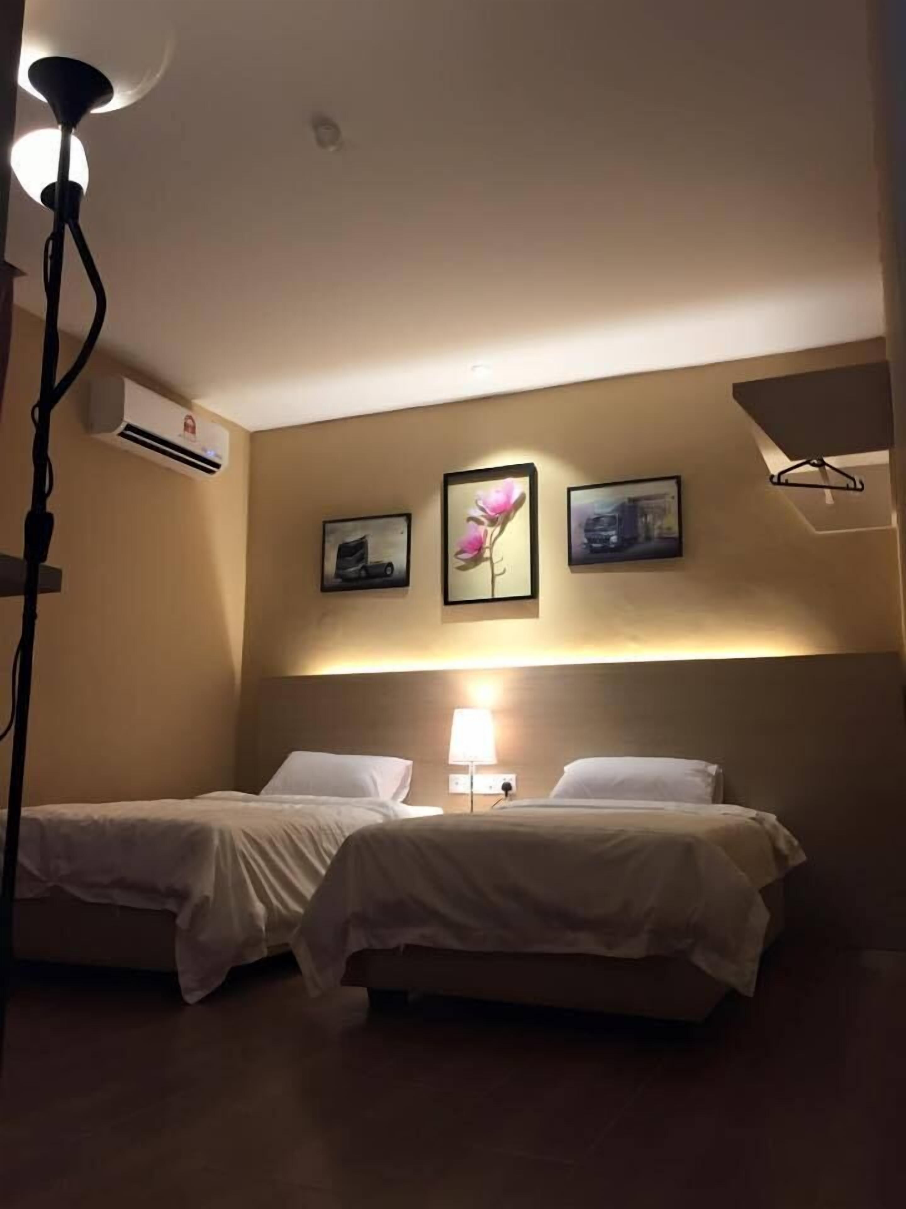 basic double room | desk, iron/ironing board, free wifi