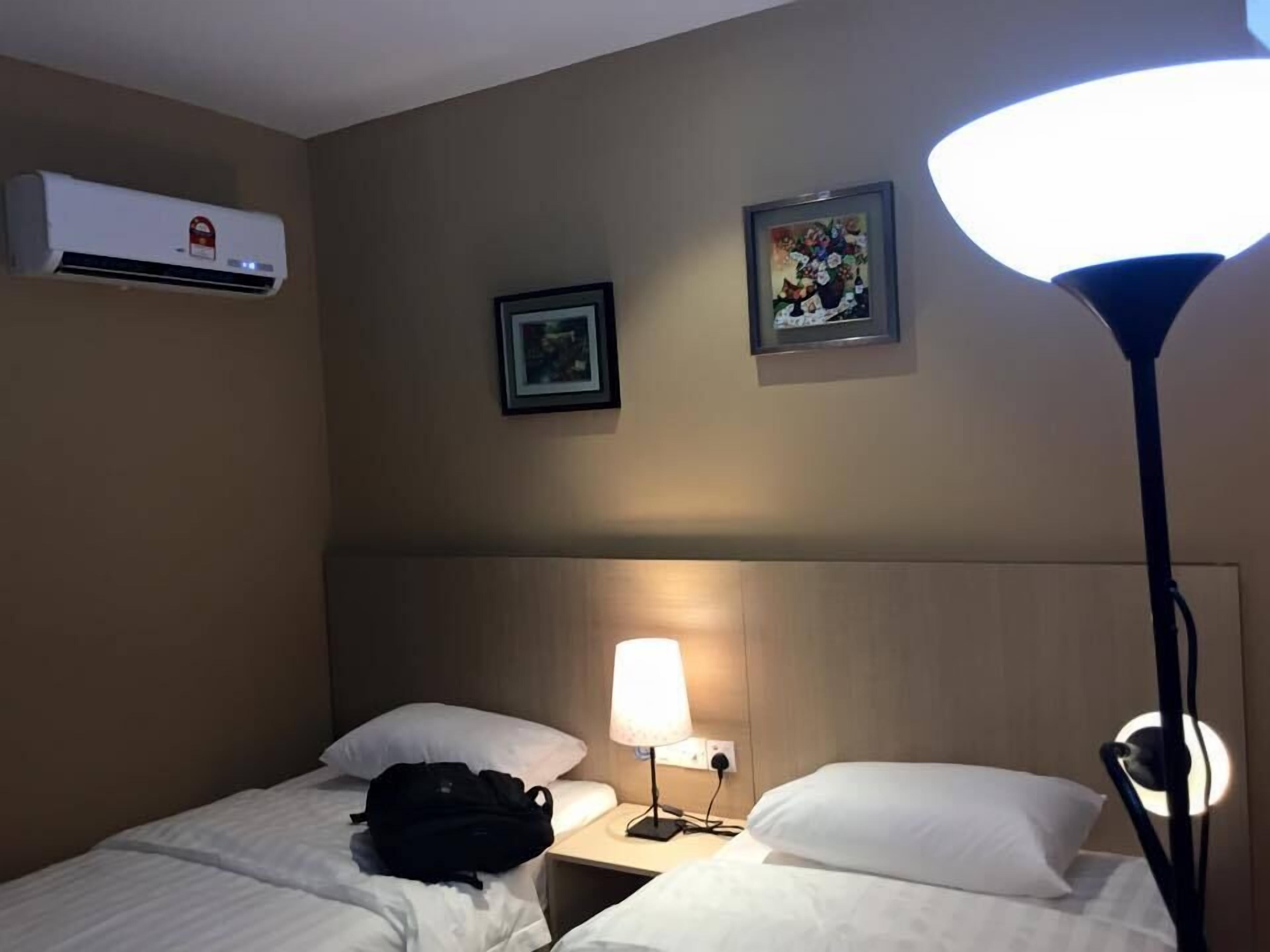 standard twin room | desk, iron/ironing board, free wifi