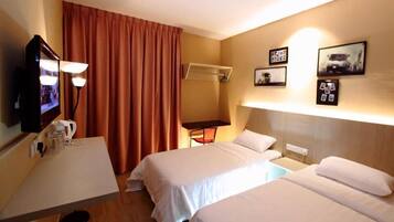 Standard Twin Room | Desk, iron/ironing board, free WiFi