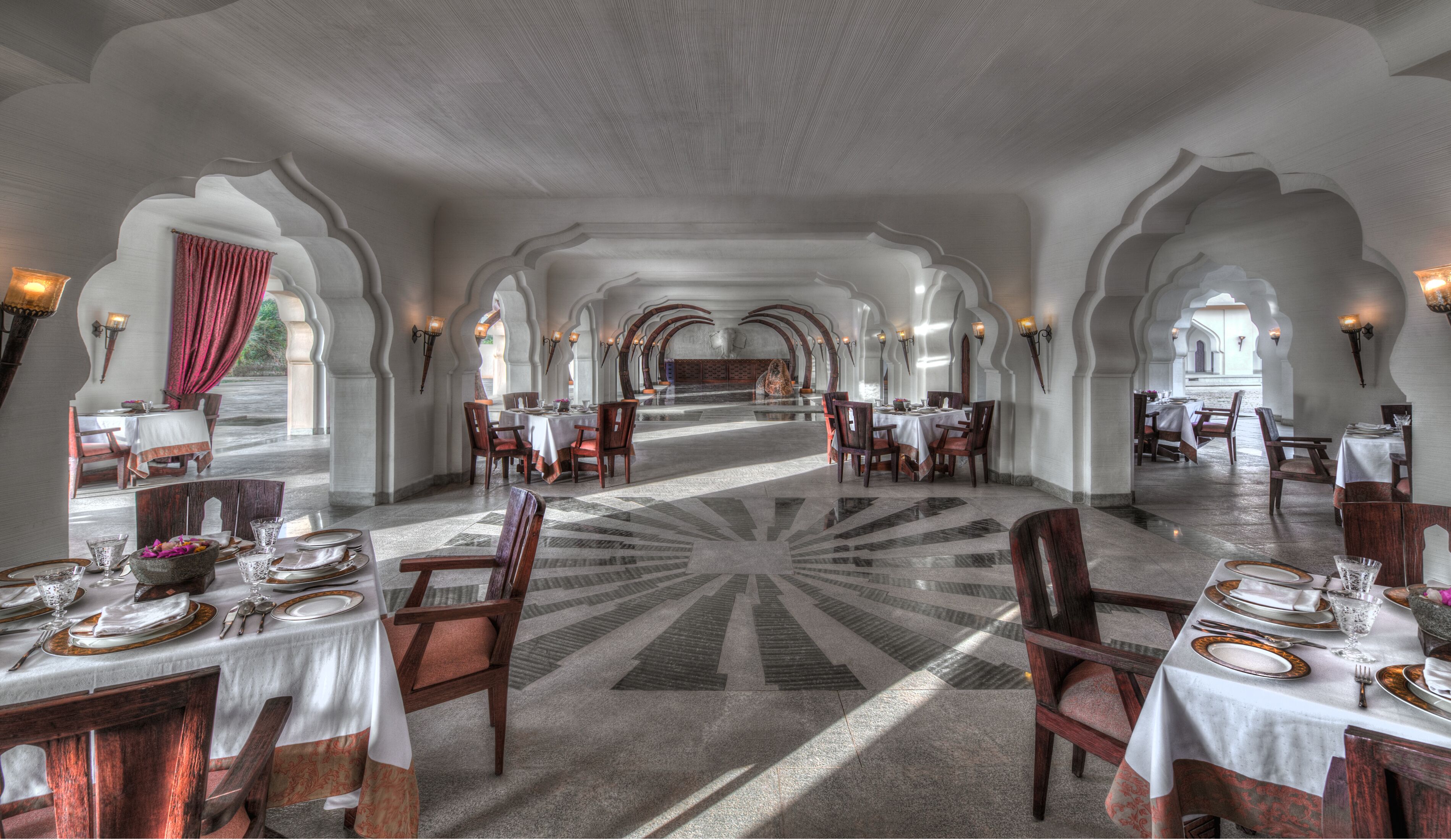 2 restaurants, international cuisine