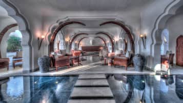 Bar junto a la piscina