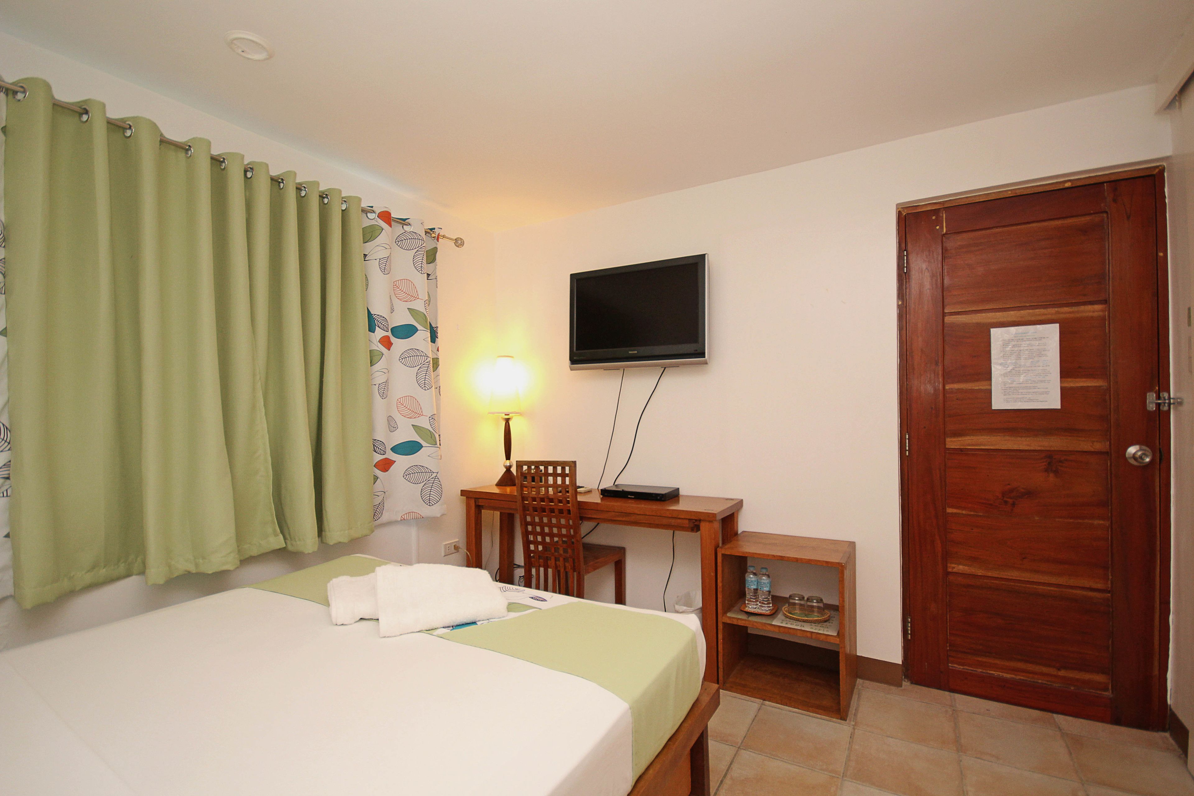superior single room | in-room safe, desk, free wifi, bed sheets