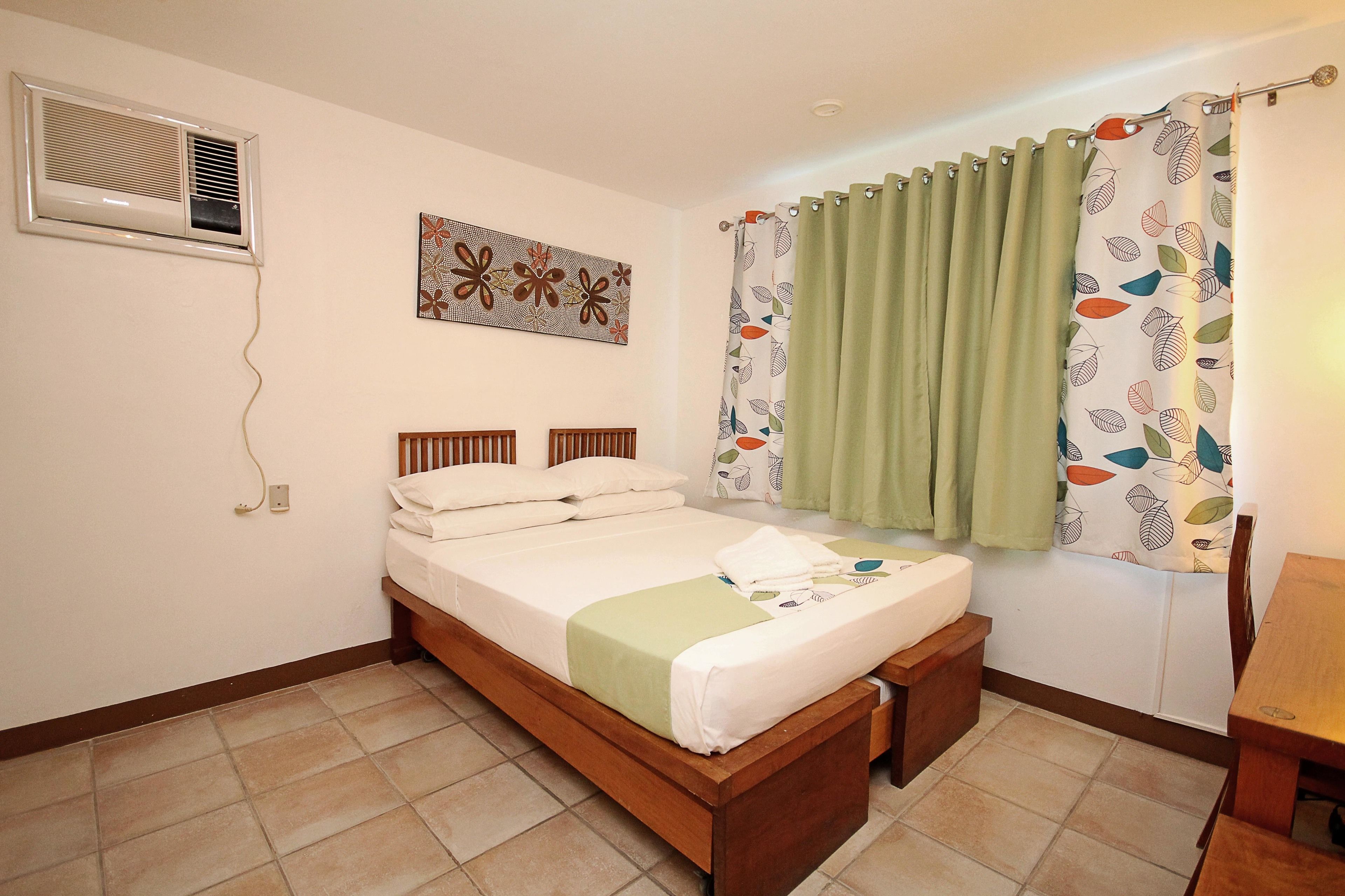 superior single room | in-room safe, desk, free wifi, bed sheets
