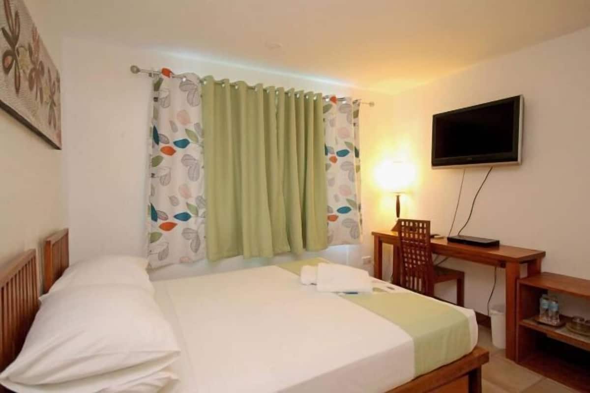 In-room safe, desk, free WiFi, bed sheets