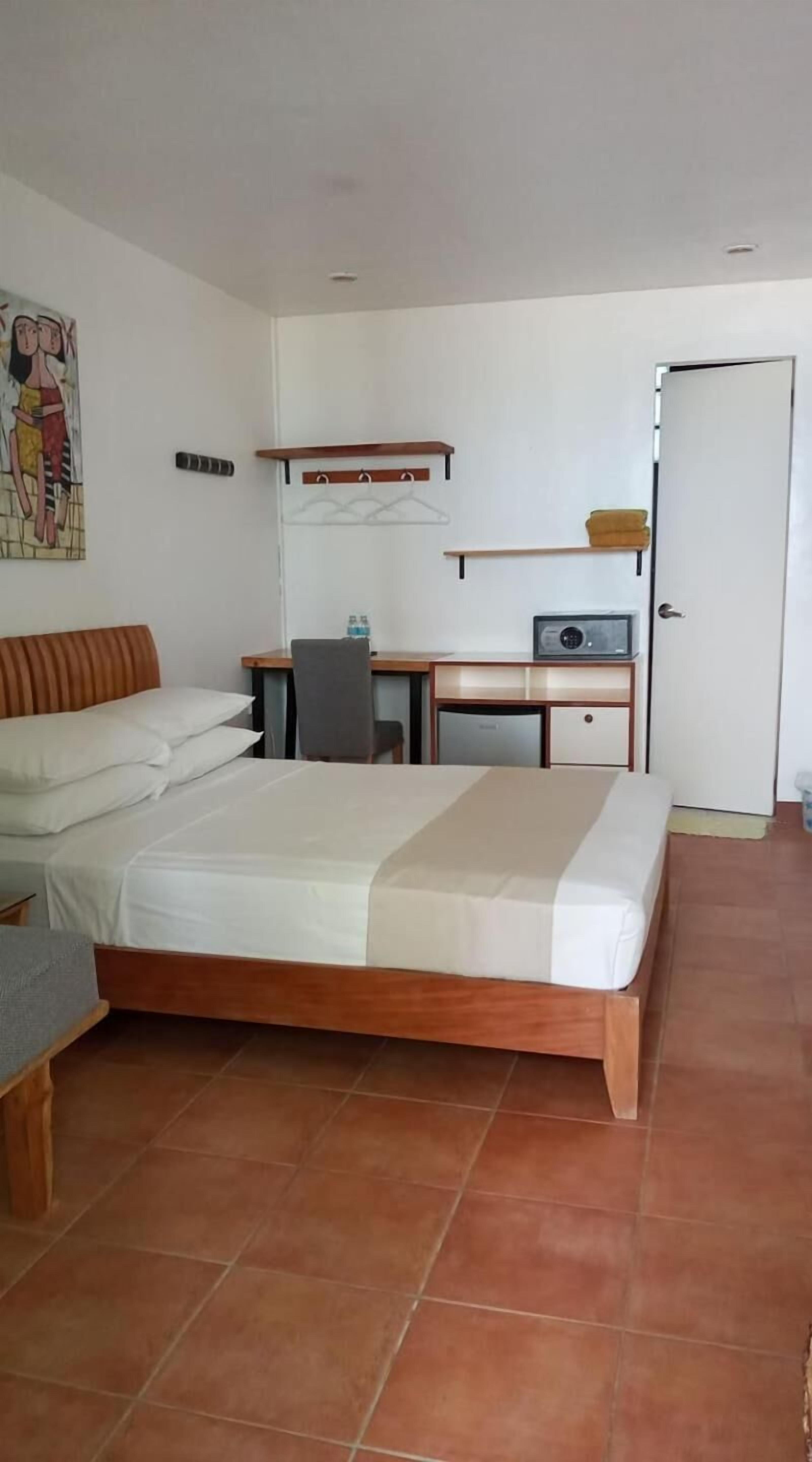 in-room safe, desk, free wifi, bed sheets