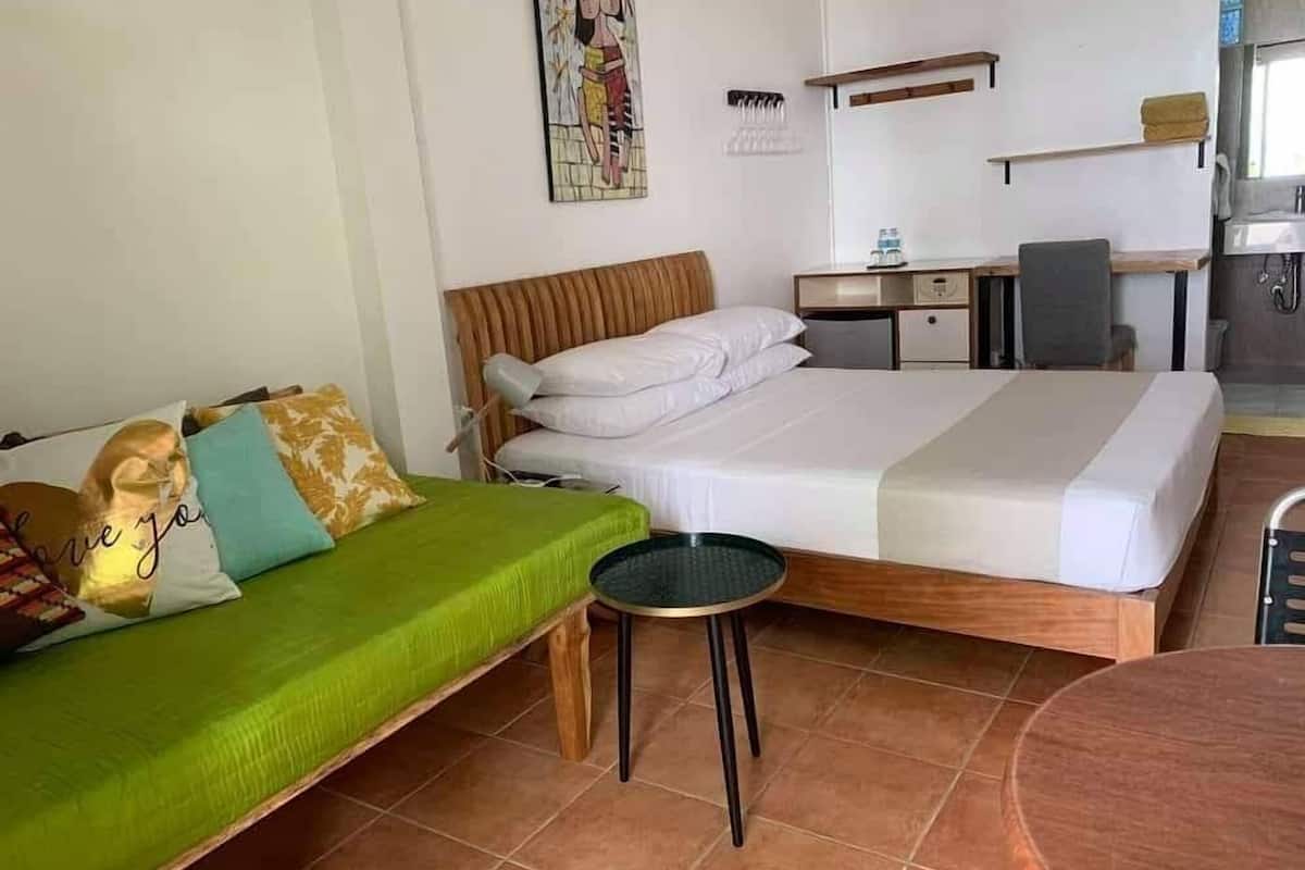 Chambre Deluxe avec lits jumeaux | Coffres-forts dans les chambres, bureau, Wi-Fi gratuit, draps fournis