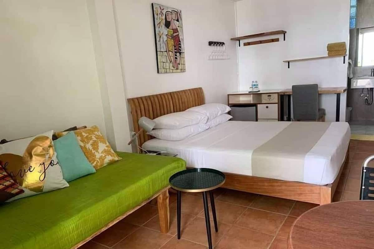 Deluxe Twin Room | In-room safe, desk, free WiFi, bed sheets