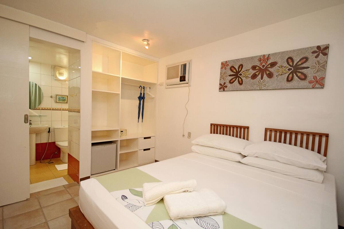 Chambre Simple Supérieure | Coffres-forts dans les chambres, bureau, Wi-Fi gratuit, draps fournis