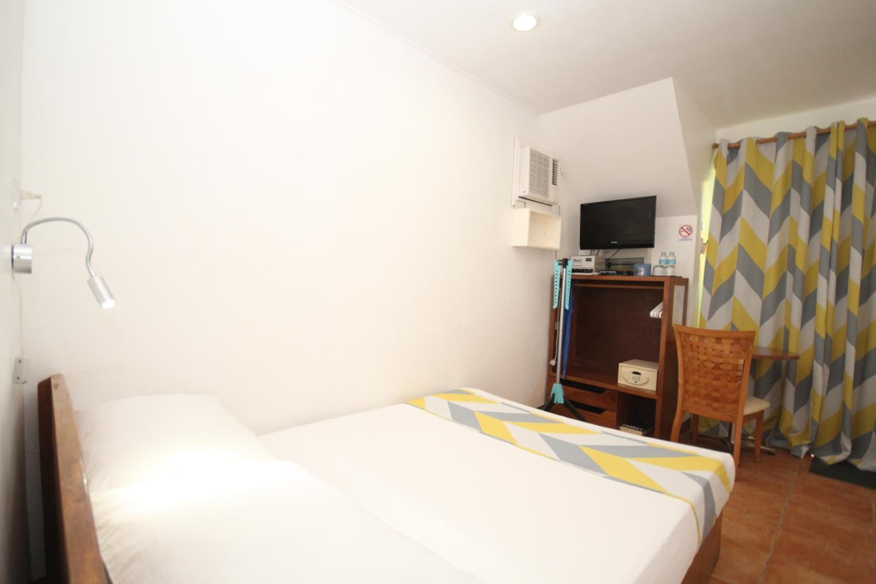 in-room safe, desk, free wifi, bed sheets