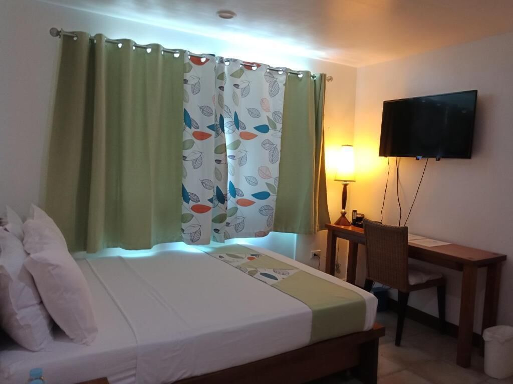 in-room safe, desk, free wifi, bed sheets