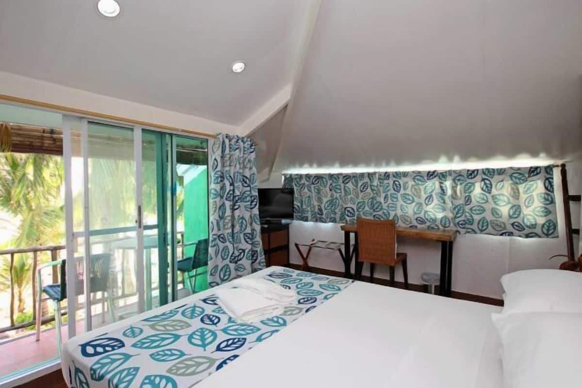 In-room safe, desk, free WiFi, bed sheets