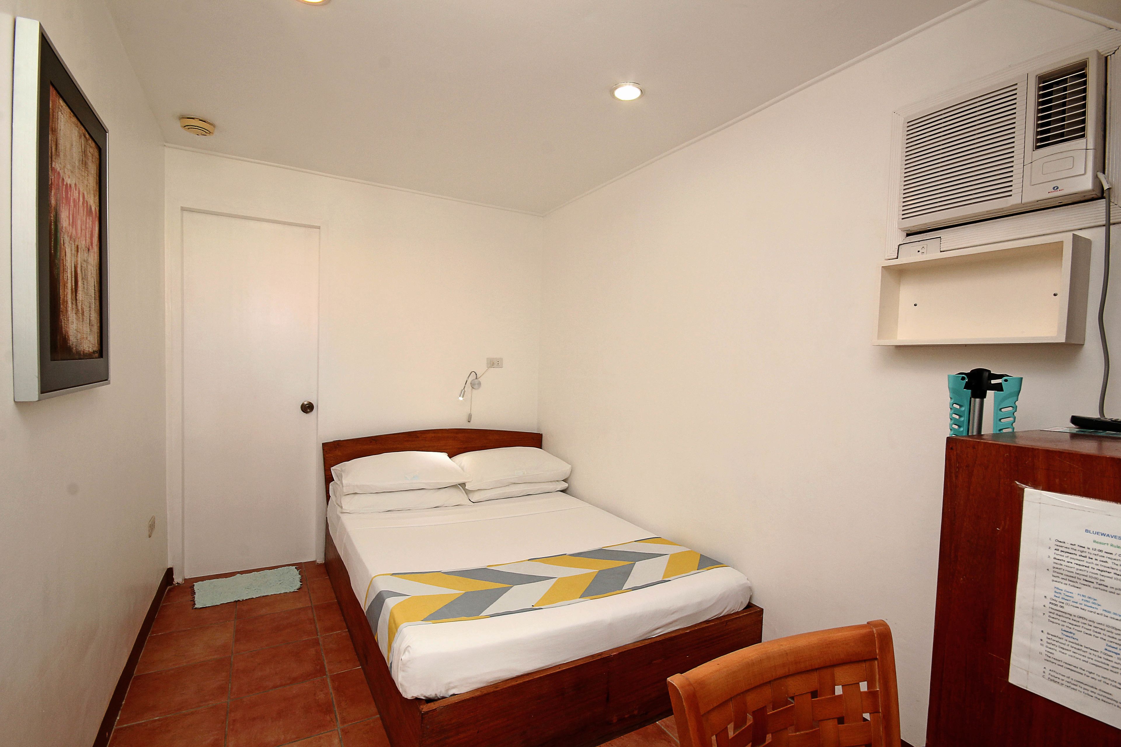 standard room | in-room safe, desk, free wifi, bed sheets