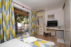 In-room safe, desk, free WiFi, bed sheets - Bluewaves Beach House (Boracay Island)