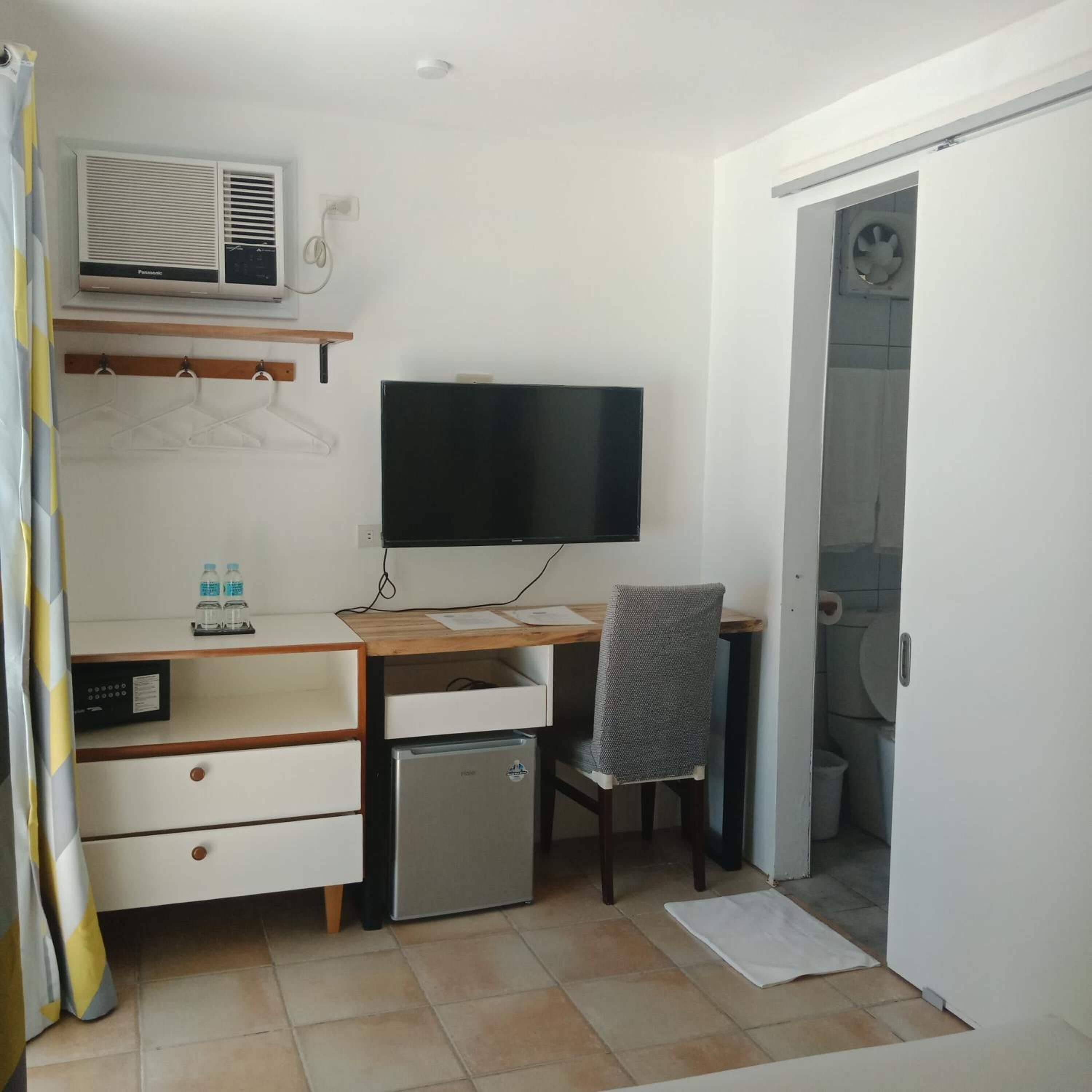 in-room safe, desk, free wifi, bed sheets