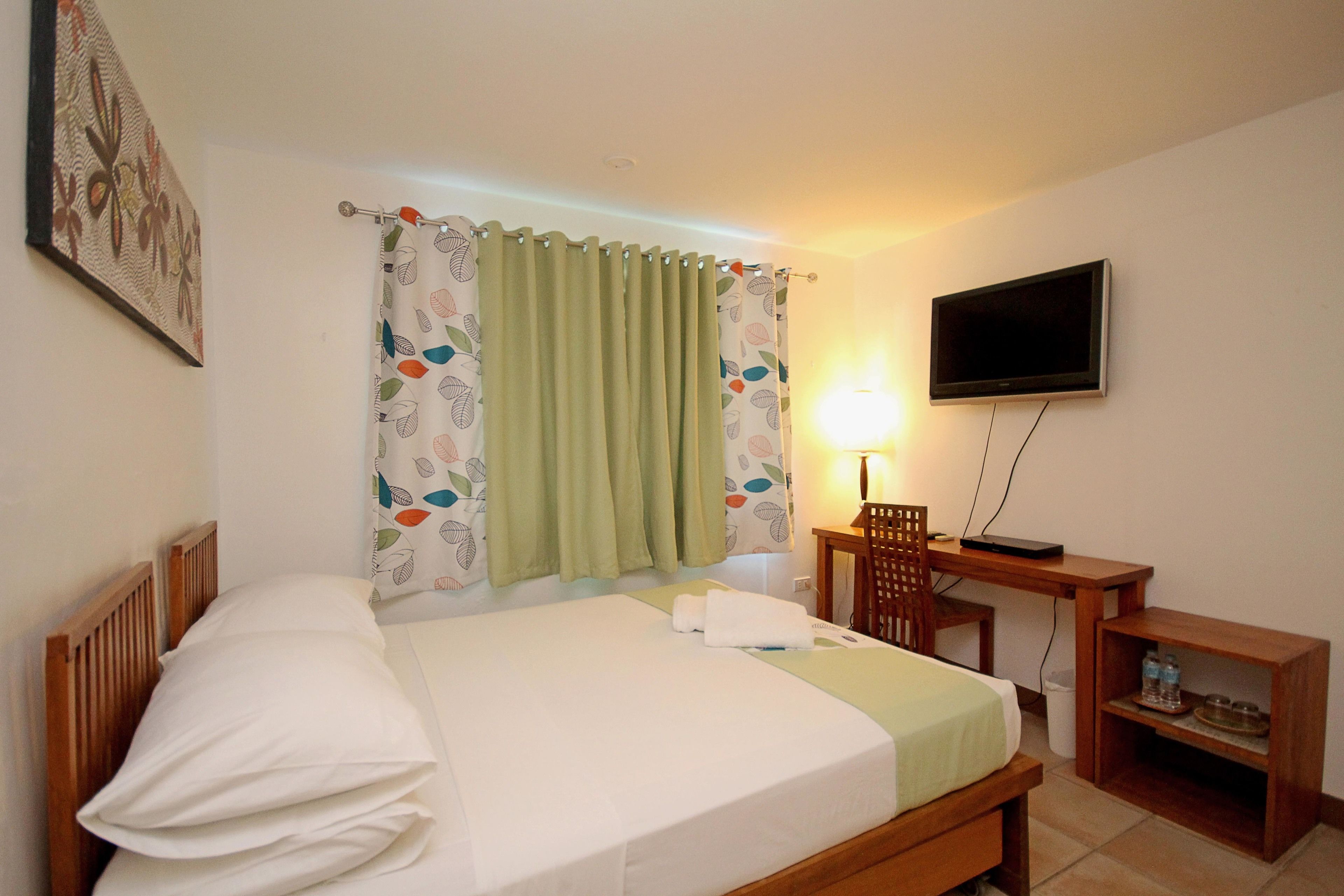 superior single room | in-room safe, desk, free wifi, bed sheets
