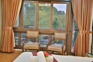 Desk, rollaway beds, free WiFi - Foys Lake Resort (Chittagong)