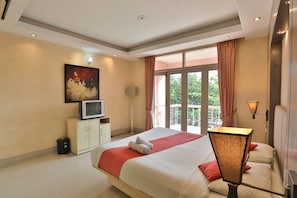 Suite, Lake View | Desk, rollaway beds, free WiFi - Foys Lake Resort (Chittagong)