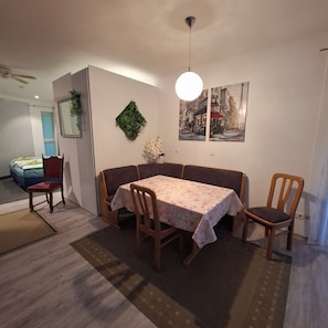 Junior Double or Twin Room, Accessible, Garden View | Living area | 43-inch flat-screen TV with cable channels, TV, first-run movies - ApartmentHotel Vollumen (Redwitz an der Rodach)