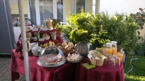 Outdoor dining - ApartmentHotel Vollumen (Redwitz an der Rodach)