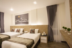 Deluxe Triple Room | Premium bedding, iron/ironing board, free WiFi, bed sheets - Natura Hotel (Gelang Patah)
