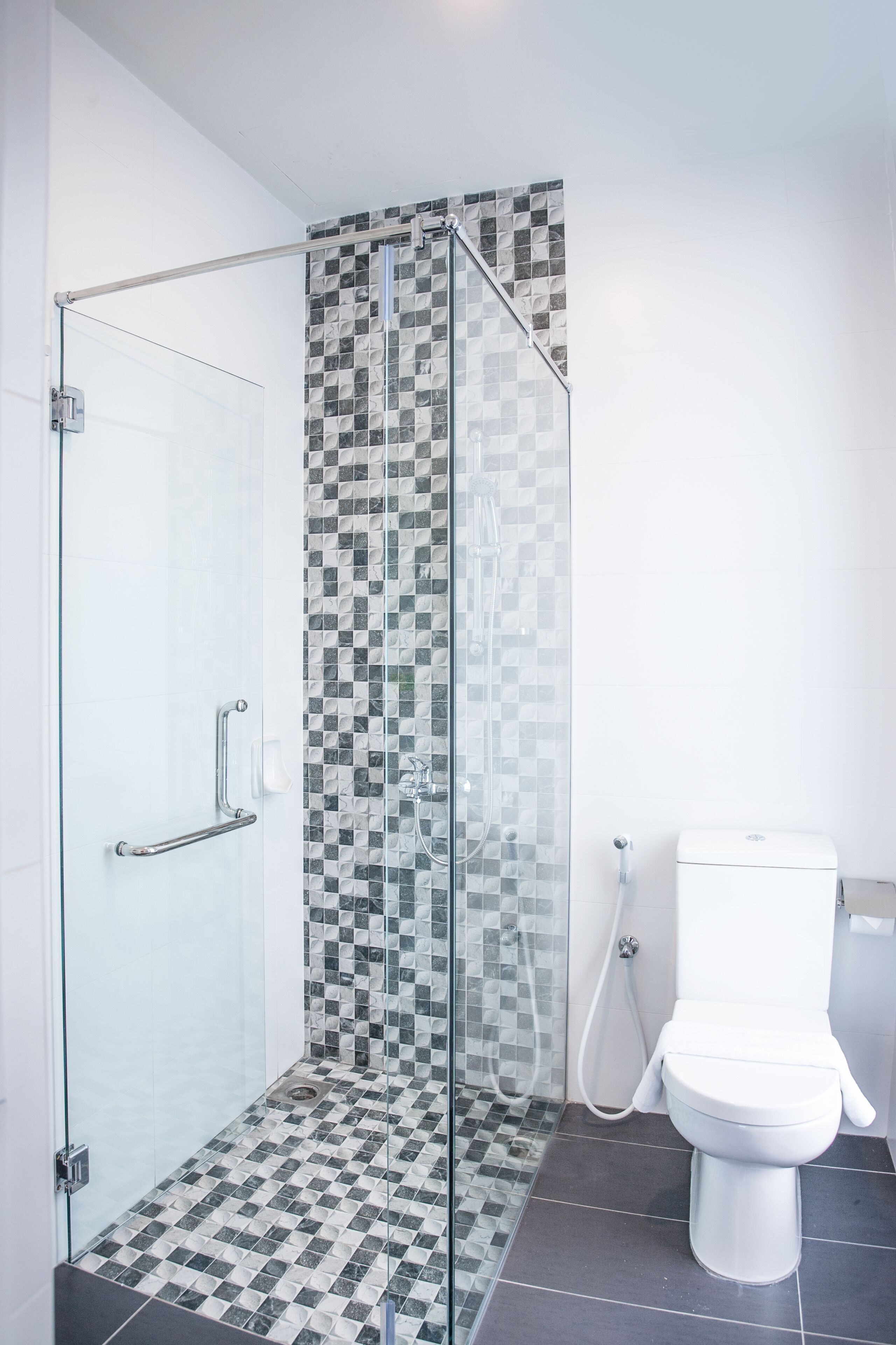 family room, non smoking, no windows | bathroom | shower, free toiletries, hair dryer, bidet