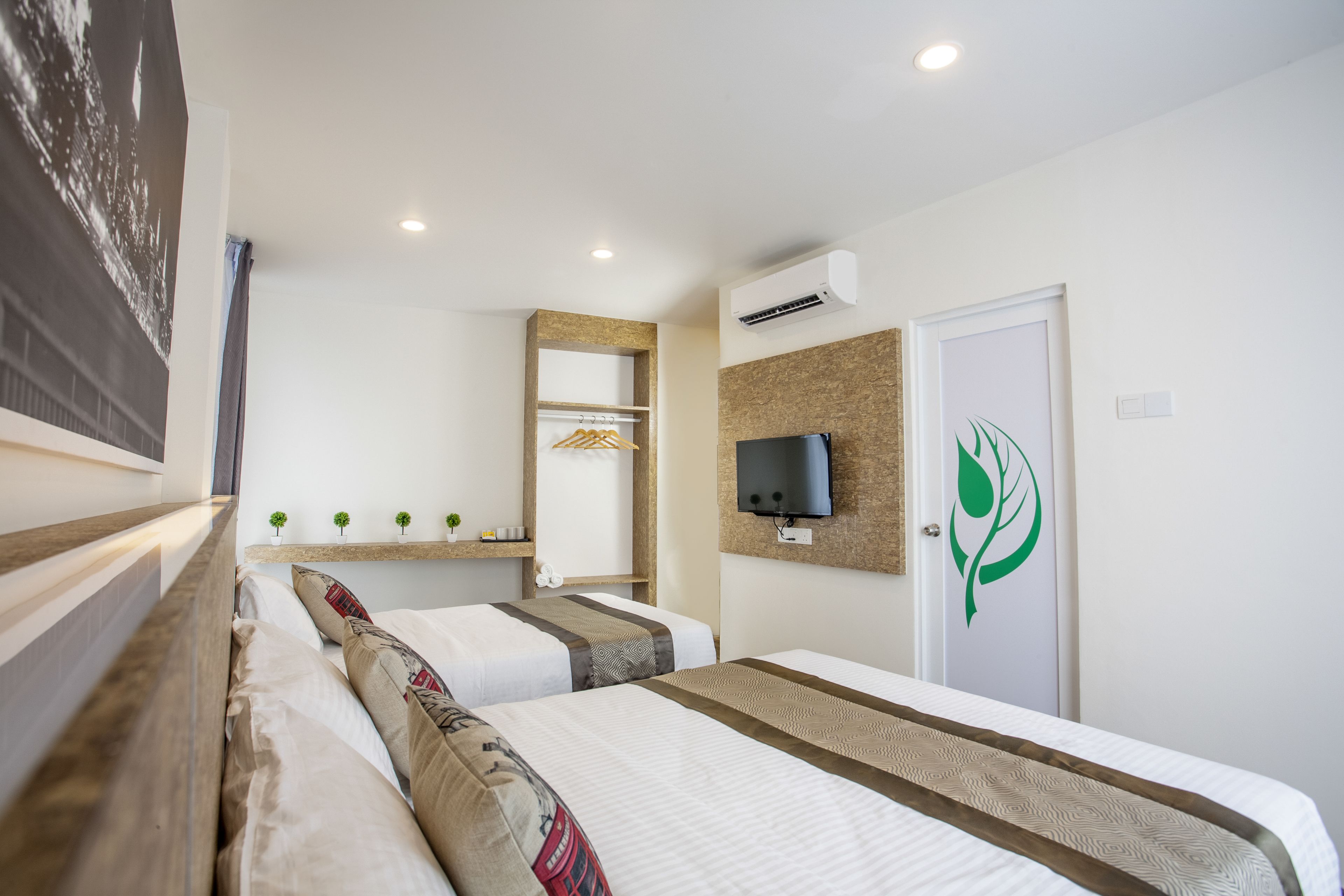 deluxe triple room | premium bedding, iron/ironing board, free wifi, bed sheets