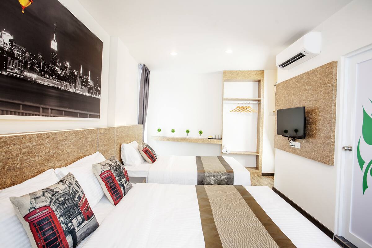 deluxe triple room | premium bedding, iron/ironing board, free wifi, bed sheets