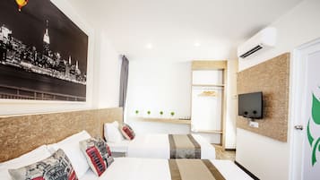 Deluxe driepersoonskamer | Luxe beddengoed, een strijkplank/strijkijzer, gratis wifi, beddengoed