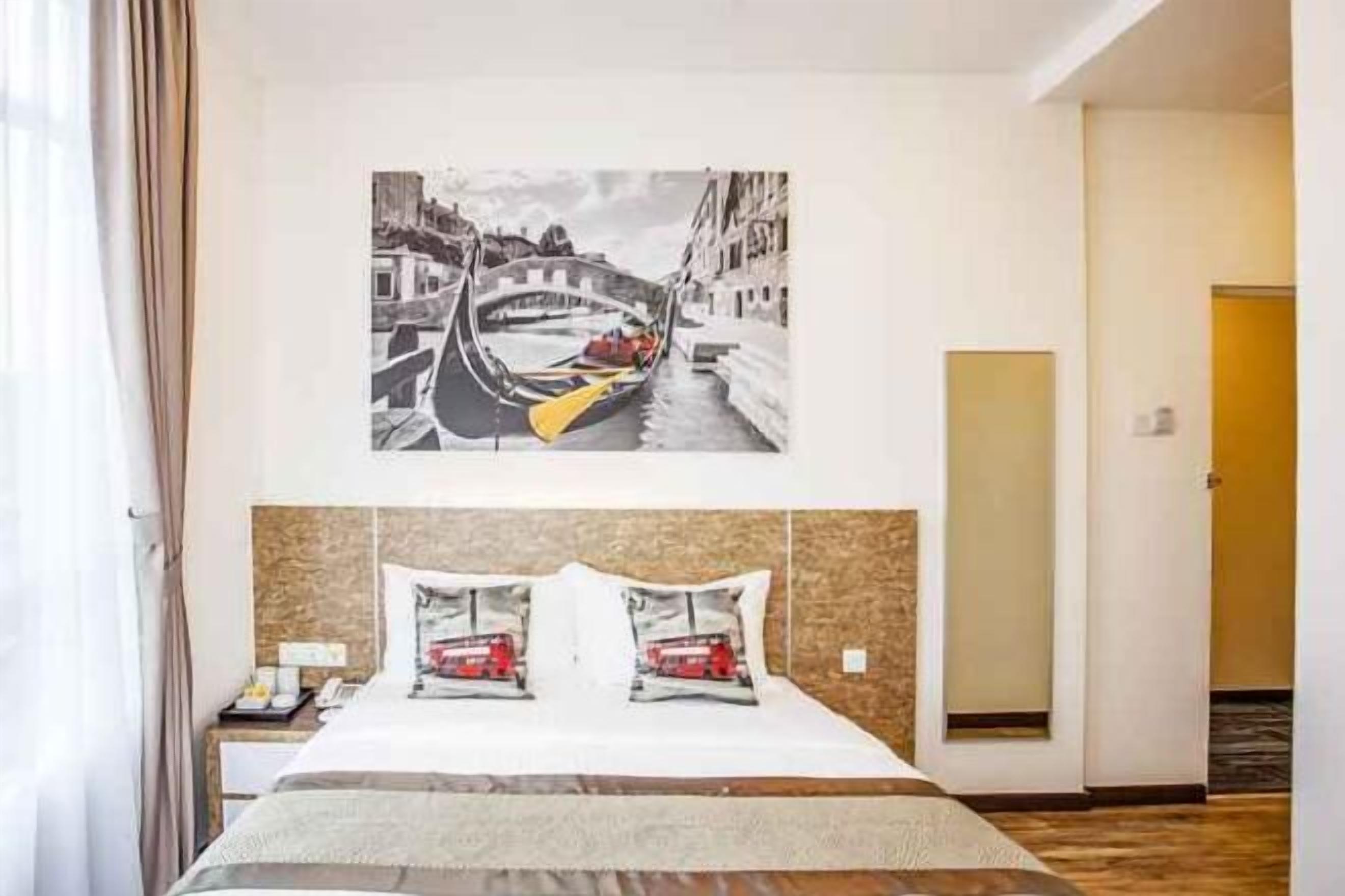 Premium bedding, iron/ironing board, free WiFi, bed sheets