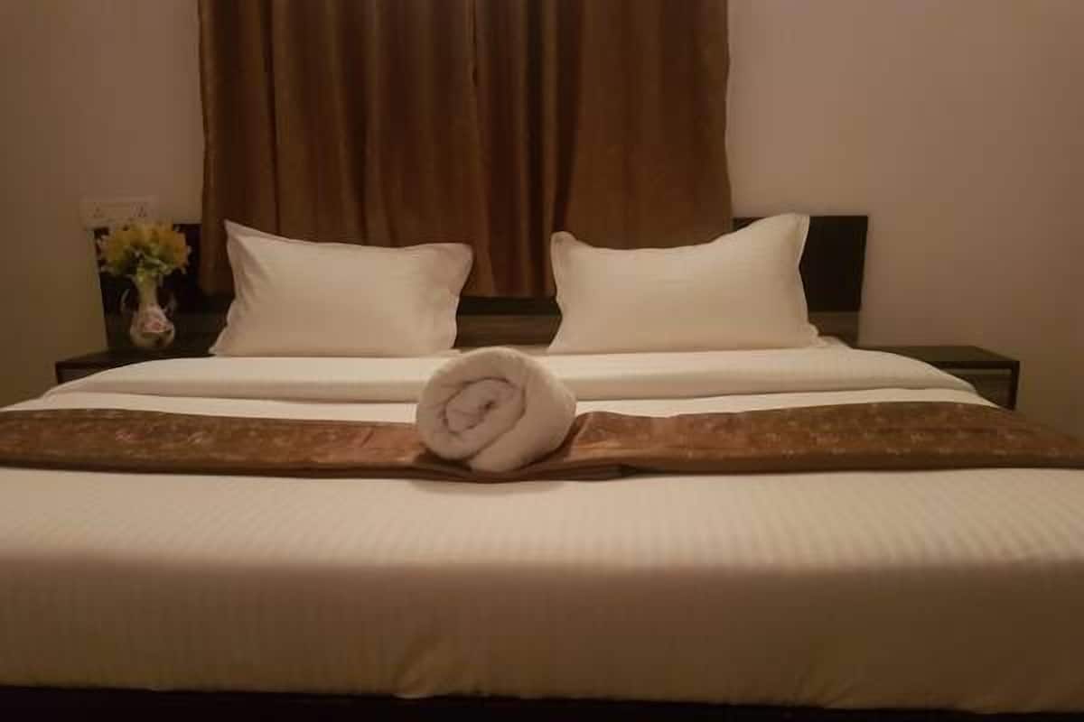Standard Double or Twin Room, 1 Bedroom | Desk, rollaway beds (surcharge), WiFi (free)