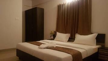 Desk, rollaway beds, free WiFi