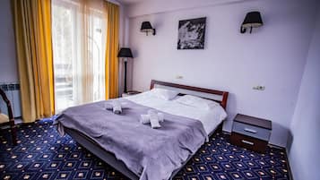 Chambre avec lits jumeaux (Caters to guests age 55 and up) | Bureau, Wi-Fi gratuit