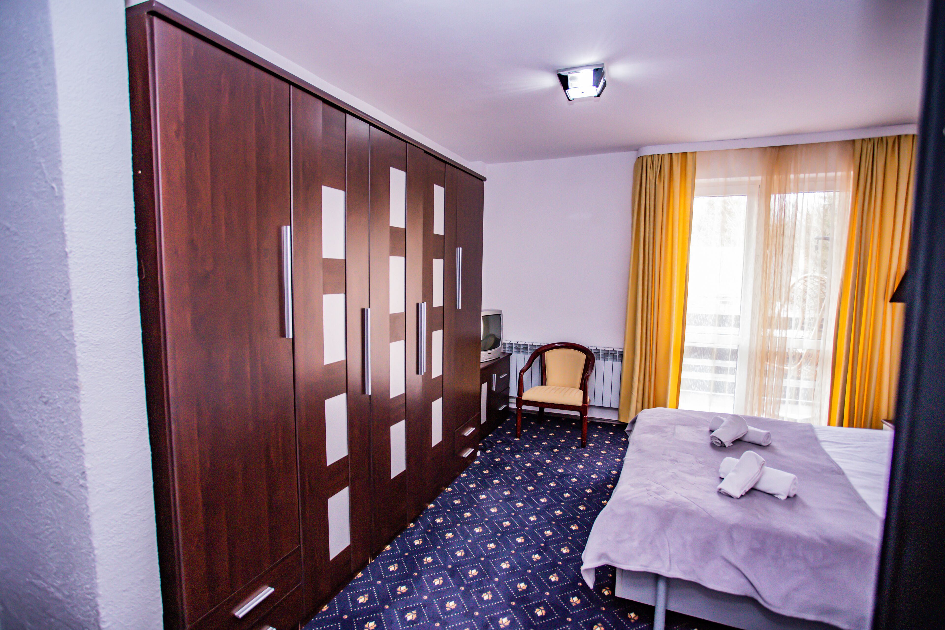 Chambre avec lits jumeaux (Caters to guests age 55 and up) | Bureau, Wi-Fi gratuit