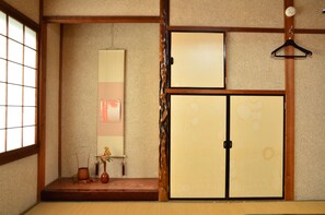 Japanese Style Private Vacation House | Room amenity